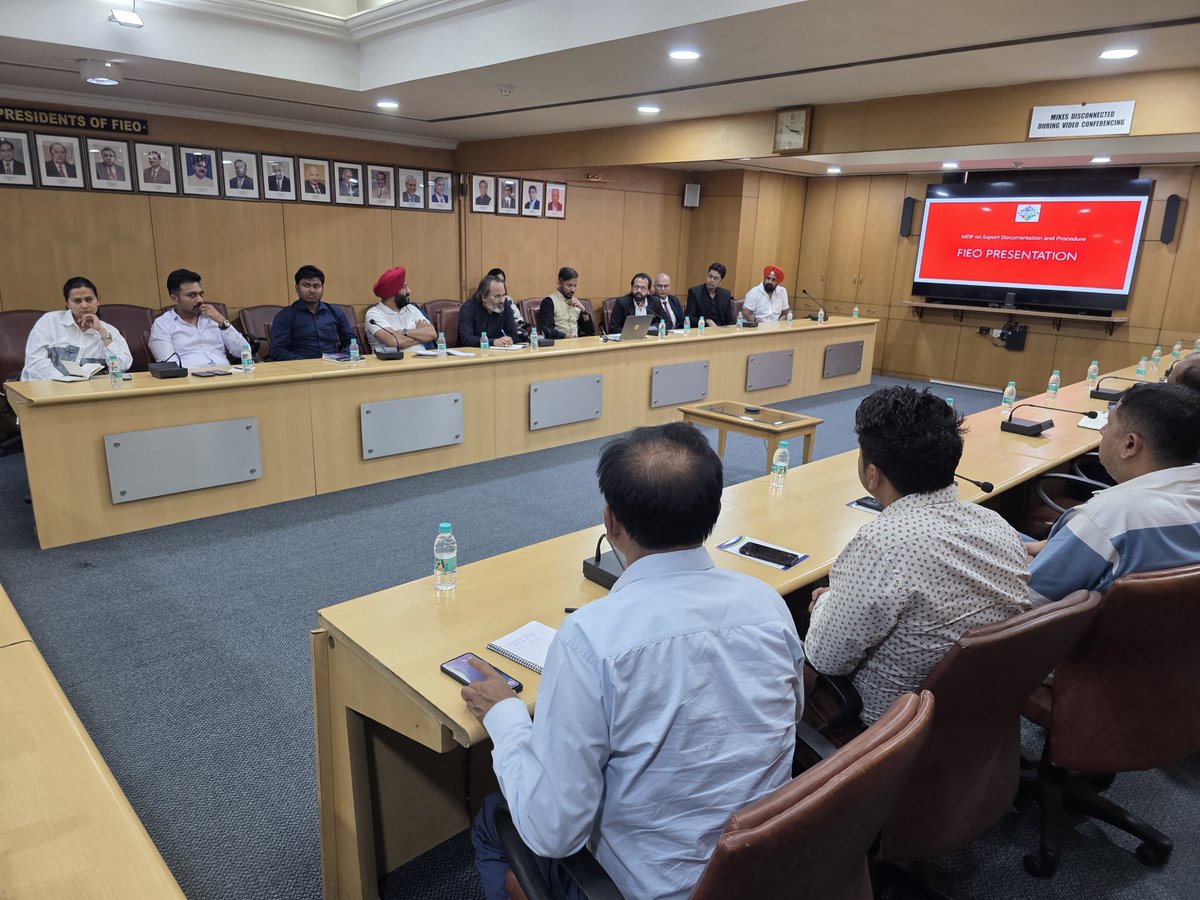 FieoHq's tweet image. #FIEO organised a session on Introduction to #FIEOServices &amp;amp; #OpenForum for Members on May 2 at New Delhi📍, to familiarise new exporters with FIEO’s offerings📦and create a platform for knowledge sharing📘and networking🤝

The session was addressed by Mr Ashish Jain, DDG &amp;amp; RH…