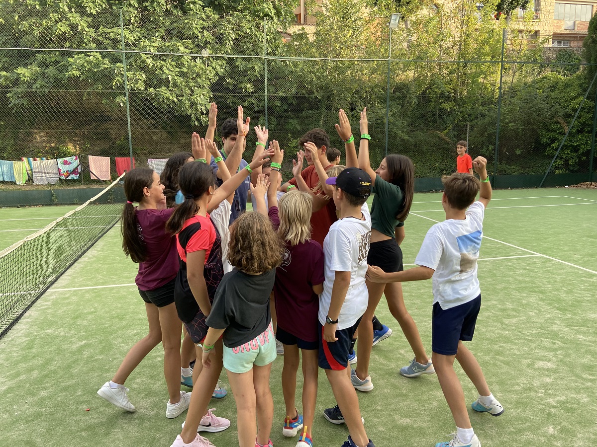 ¡ Sólo quedan 50 días para verano… y también para los #campamentos de English Summer! ☀️🏕️
¿Preparado/a para aventuras, nuevos amigos y mucho #inglés? 💥
¡Aún puedes reservar, pero corre... que las plazas vuelan y algunos turnos ya están completos! 🕶️✈️
englishsummer.com