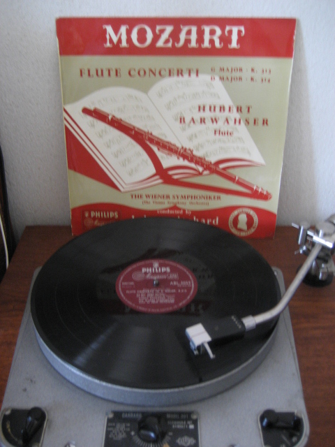 mojii1141341's tweet photo. #Mozart Jubilee Edition
1956 #モーツァルト 生誕200年記念企画盤
#フルート協奏曲 #K313 #K314
(Fl)Hubert #Barwahser(バルワーザー)
(指揮)John #Pritchrd(プリッチャード)
#ウィーン交響楽団
和蘭 #philips　ABL 3059
再生フォノイコライザー AES
TurnOver 400ＮHz  RollOff－12dB https://t.co/4WN6fDV1G3