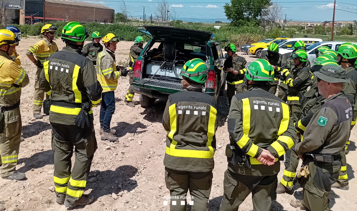 Agents Rurals (@agentsruralscat) on Twitter photo 🚜🔥 Fem formació continuada sobre prevenció i investigació d’incendis derivats de la maquinària agrícola, especialment de la maquinària per a la recol·lecció de cereal.
👉 Hem comptat amb especialistes <a href="/agriculturacat/">Agricultura</a> i fet pràctiques amb #GEPIF i <a href="/sfadfcat/">SFADF</a>
<a href="/EATarrega/">Escola Agrària de Tàrrega</a> 🚜🔥 Fem formació continuada sobre prevenció i investigació d’incendis derivats de la maquinària agrícola, especialment de la maquinària per a la recol·lecció de cereal.
👉 Hem comptat amb especialistes <a href="/agriculturacat/">Agricultura</a> i fet pràctiques amb #GEPIF i <a href="/sfadfcat/">SFADF</a>
<a href="/EATarrega/">Escola Agrària de Tàrrega</a>