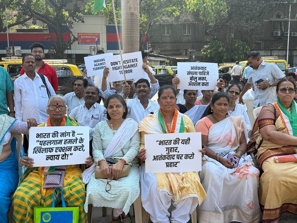 Prksh_Ambedkar's tweet image. We, the people of India, demand action and justice for the #PahalgamTerroristAttack.

Sharing some glimpses from our protest, today, at Shaheed Smarak in Mumbai.