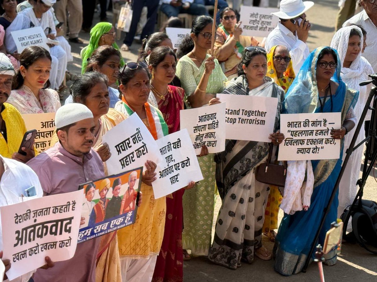 Prksh_Ambedkar's tweet image. We, the people of India, demand action and justice for the #PahalgamTerroristAttack.

Sharing some glimpses from our protest, today, at Shaheed Smarak in Mumbai.