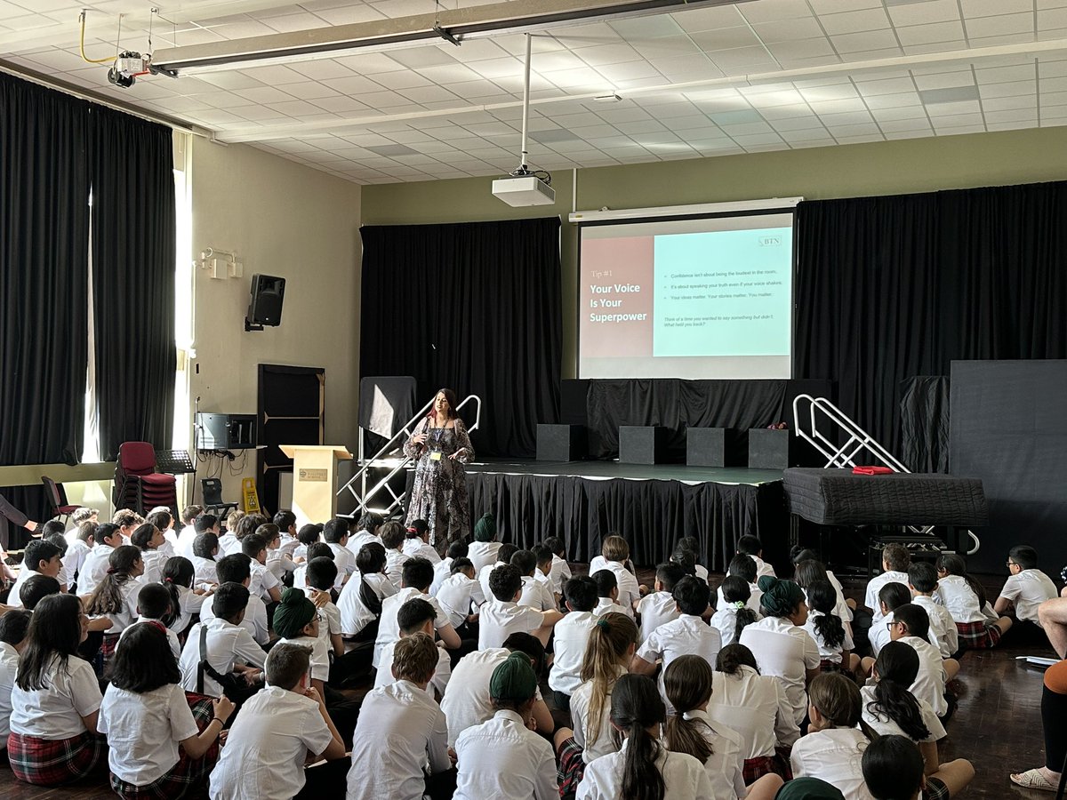 Hallfield School (@hallfieldschool) on Twitter photo ๐โจ Yesterday, we were honoured to welcome award-winning author and spoken word artist Jaspreet Kaur (<a href="/behindthenetra/">Jaspreet Kaur</a>) to Hallfield for an unforgettable Hallfield Insights session.
Her talk โ โRead, Rise and Shine: How Literacy Builds Confidence and Empowers Young Mindsโ โ was a ๐โจ Yesterday, we were honoured to welcome award-winning author and spoken word artist Jaspreet Kaur (<a href="/behindthenetra/">Jaspreet Kaur</a>) to Hallfield for an unforgettable Hallfield Insights session.
Her talk โ โRead, Rise and Shine: How Literacy Builds Confidence and Empowers Young Mindsโ โ was a
