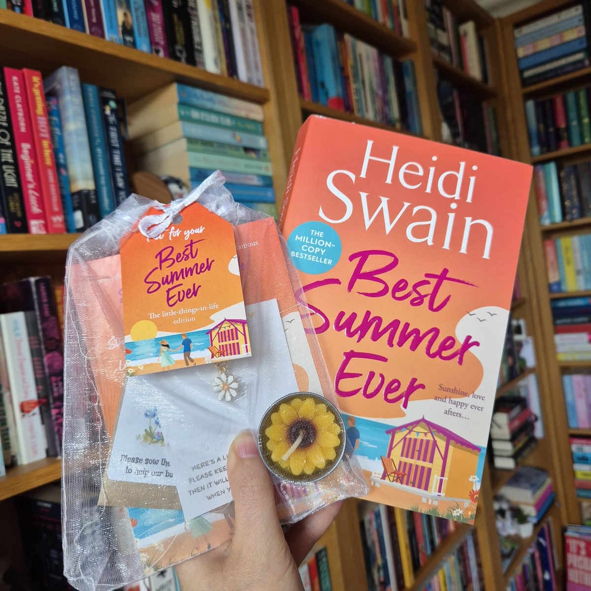 BookmadB's tweet image. Book mail 

Best Summer Ever by Heidi Swain

Thanks so much to @simonschusterUK for sending this parcel my way. Perfect for reading in the sunshine 🌞 

#BestSummerEver #BookPost #BookTwitter