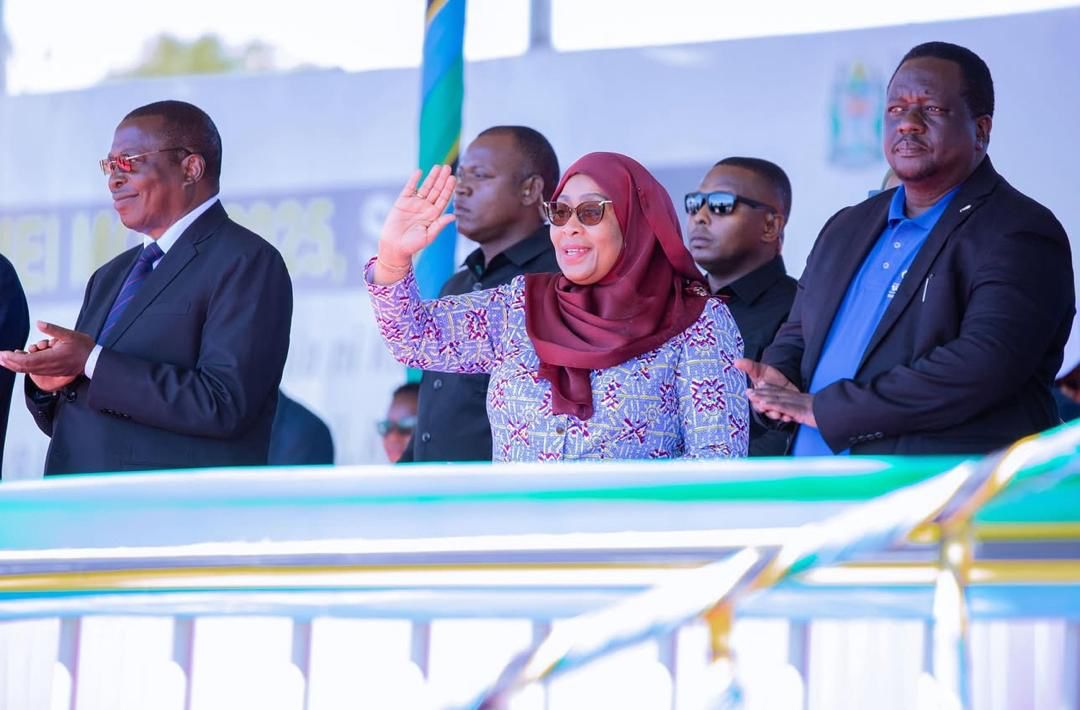 Mgeni Rasmi wa Mei Mosi alikuwa Mh. Dkt. Samia Suluhu Hassan, Rais wa Jamhuri ya Muungano  wa Tanzania, katika hotuba yake pamoja na mambo mengine ametangaza kuongeza mshahara kwa asilimia 35.1 kwa watumishi wa umma. 

#ATETanzania | #MeiMosi2025