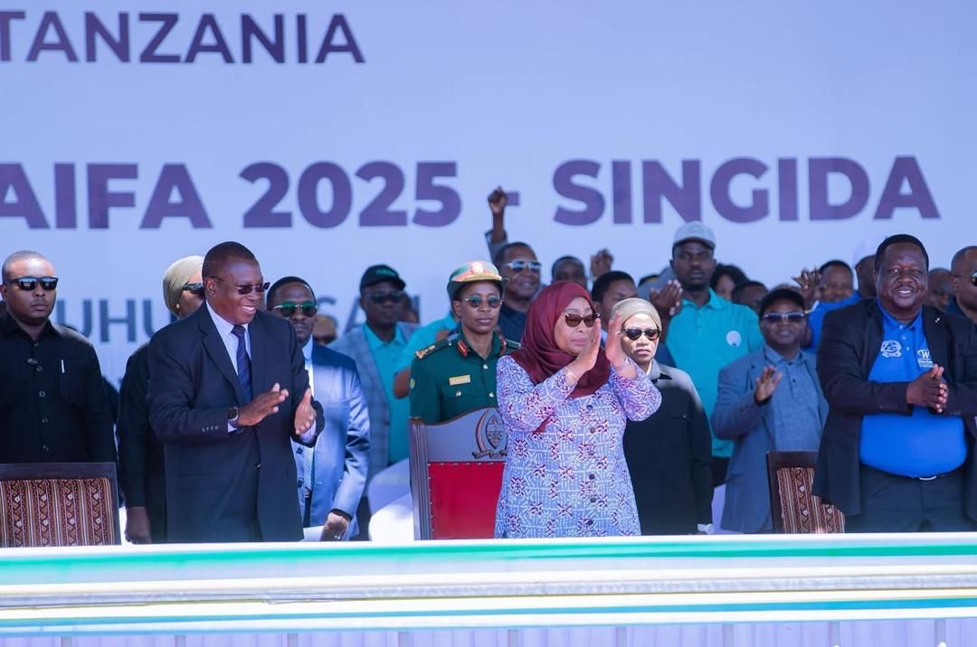 Mheshimiwa Rais, ameelekeza Bodi ya kima cha chini cha mshahara kwa sekta binafsi kujadiliana na kuona namna ya kuongeza kima cha chini kwa wafanyakazi wa sekta binafsi pia.

#ATETanzania | #MeiMosi2025