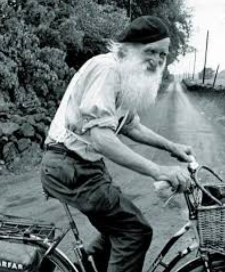 🚴‍♂️ 한계를 넘어선 ‘강철 할아버지’의 감동실화

💪 **스틸파르파르(강철 할아버지)**라는 별명을 지닌 구스타프 헤칸손은 70대에도 굴하지 않는 투지와 지구력으로 전설이 된 스웨덴 사이클리스트였습니다.
🚫 1951년, 66세의 그는 하파란다에서 위스타드까지 약 1,600km를 달리는 험난한 스베리게로펫