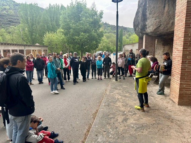 AmicsColonies's tweet photo. Celebració 1 de Maig Dia de les #ColòniesIndustrialsAltLlobregat per conèxier indrets naturals i patrimonials del #Guixaró i #ViladomiuNou
Gràcies a tots els participants i els veïns i ajuntaments de #Casserres #Gironella #Puig_reig i els seus alcaldes 
https://t.co/19CnsrzGMU https://t.co/QUTL0jRIR9