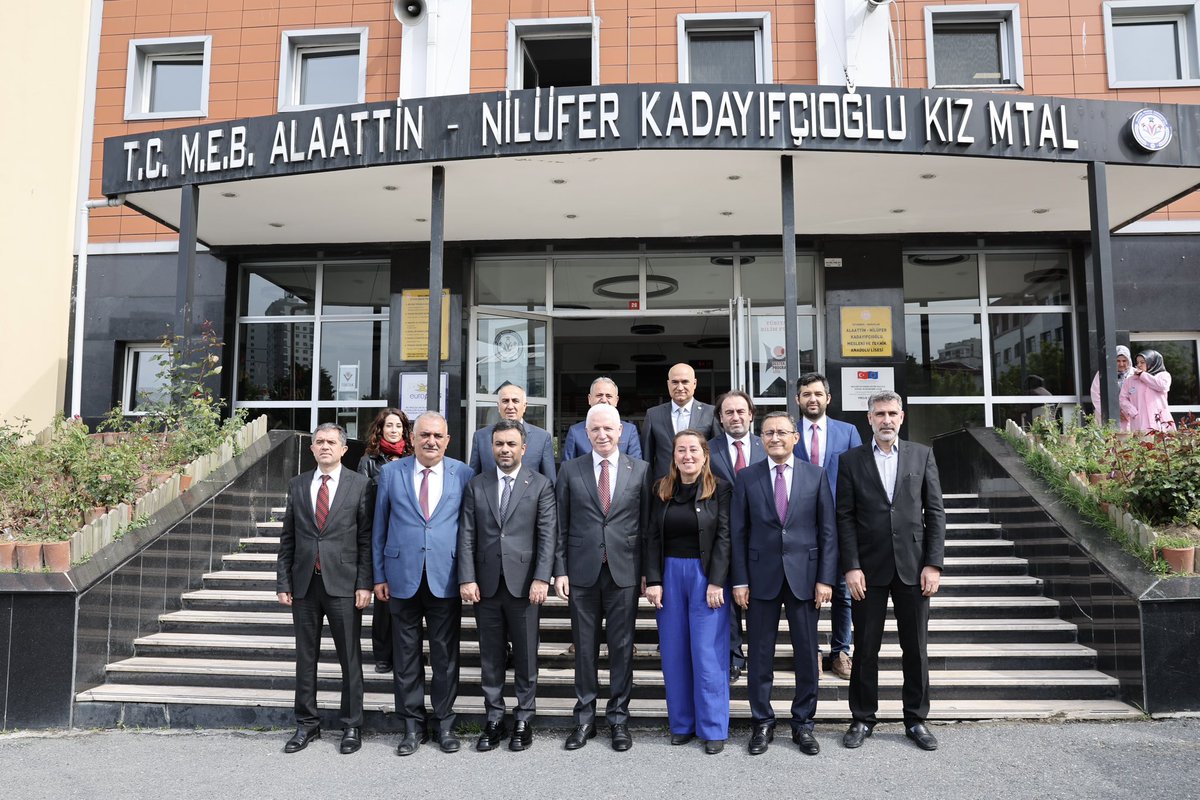 yasinyildizbb's tweet photo. İstanbul Valimiz Sn. Davut Gül ile beraber Alaattin-Nilüfer Kadayıfcıoğlu Kız MTAL ve Hikmet Barutçugil GSL öğrenci ve öğretmenlerini ziyaret ettik. Öğrencilerimizin çalışmalarını dinledik, eserlerini inceledik. 

Misafirperverlikleri için öğrenci ve öğretmenlerimize teşekkür ediyorum.