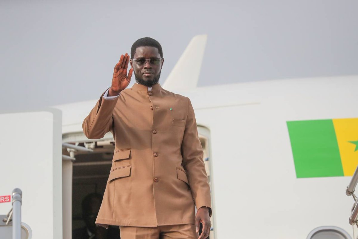 Le chef de l’État, Bassirou Diomaye Faye, a quitté Dakar ce matin à destination de Libreville. Il participera à l’investiture du Président de la République gabonaise, Brice Oligui Nguema, prévue demain, samedi 3 mai.