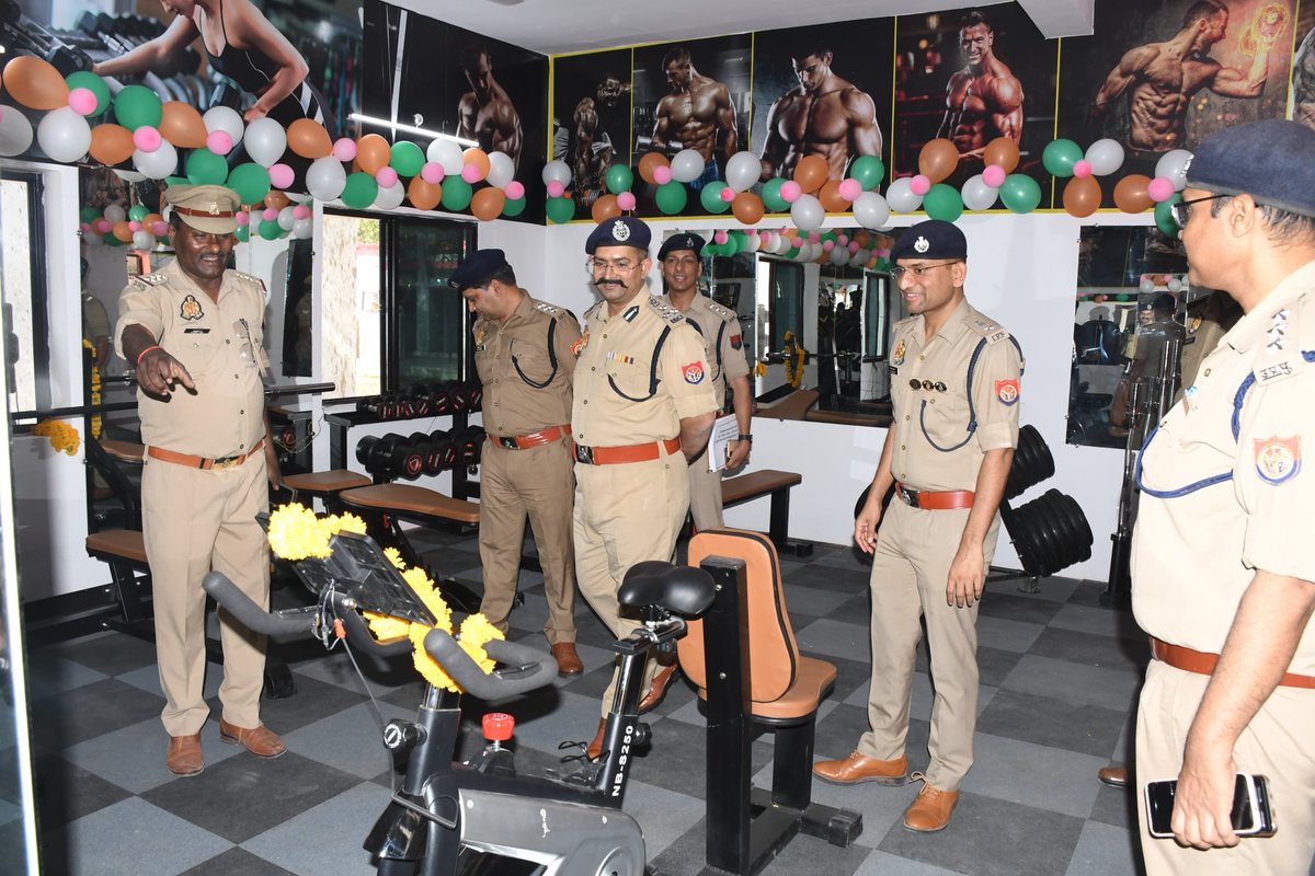 <a href="/rangejhansi/">DIG RANGE JHANSI</a> श्री केशव कुमार चौधरी महोदय व #SPLalitpur
<a href="/IPSMdMustaque/">Md Mustaque IPS</a> द्वारा ललितपुर पुलिस बल को दी गयी एक  और नई सौगात । 
➡️रिजर्व पुलिस लाइन्स, ललितपुर में नवनिर्मित जिम का,  महोदय द्वारा शिलापट्टिका का अनावरण व  फीता काटकर उद्घाटन किया गया।