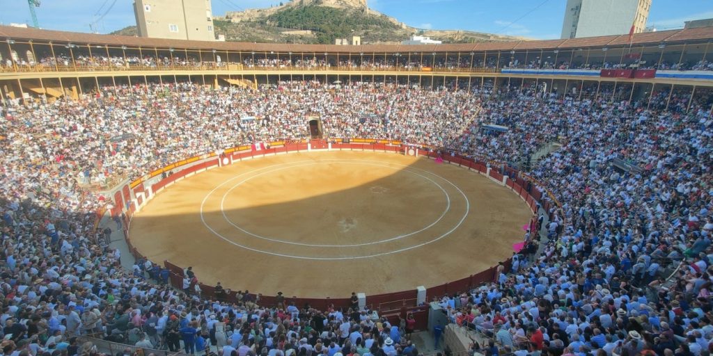 Chicuelinas y Tafalleras (@chicuelina61895) on Twitter photo 📝 ACTUALIDAD
👉 Carteles de la Feria de Hogueras de Alicante
chicuelinasytafalleras.com/actualidad/car… <a href="/InfoDVentura/">Info Diego Ventura</a> <a href="/enriquecartagen/">enrique cartagena</a> <a href="/LeaVicens/">Léa Vicens</a> <a href="/RocaRey/">Andrés Roca Rey</a> <a href="/InfoTomasRufo/">Tomás Rufo</a> 📝 ACTUALIDAD
👉 Carteles de la Feria de Hogueras de Alicante
chicuelinasytafalleras.com/actualidad/car… <a href="/InfoDVentura/">Info Diego Ventura</a> <a href="/enriquecartagen/">enrique cartagena</a> <a href="/LeaVicens/">Léa Vicens</a> <a href="/RocaRey/">Andrés Roca Rey</a> <a href="/InfoTomasRufo/">Tomás Rufo</a>