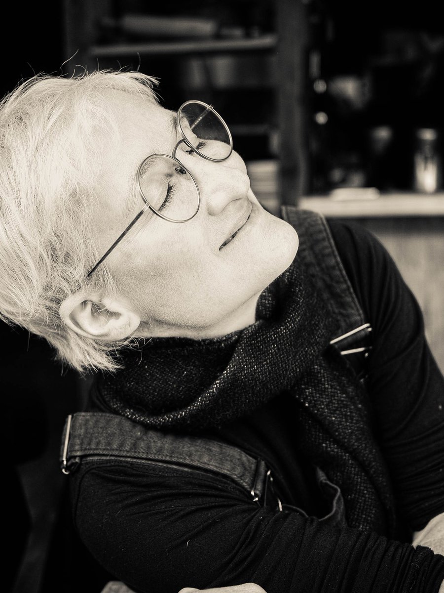 Gutted we've lost @JillSobule

The moment we met, she began riffing on genes...and years later let me join her, to deliberately mangle 'Matchmaker' in ways that conveyed to listeners how different kinds of mutation mangle proteins🥲

Kind, curious, effervescently creative #mensh