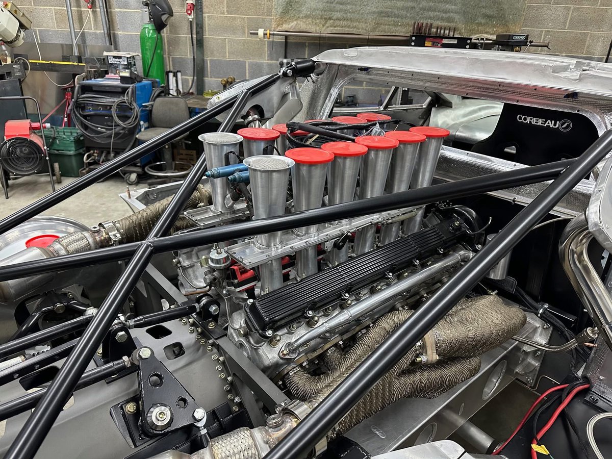 There is a man building a new XJ220 but with the V12 engine it was always meant to have!!!! ❤️❤️❤️