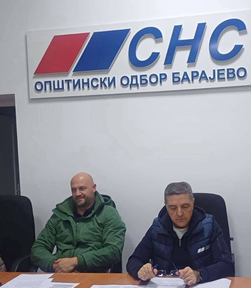 Dejan Paunović, koordinator barajevskog SNS ponovo je učestvovao u napadu na građane. 

Nakon incidenta u Beogradu na vodi, ovaj put meta su bili studenti i ratni veterani.