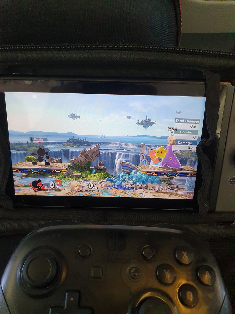 Auf dem Weg nach Gran Canaria erstmal Combos im Flugzeug üben XD. 

Jetzt liegt die Switch aber in einer Schublade im Hotelzimmer ^^
