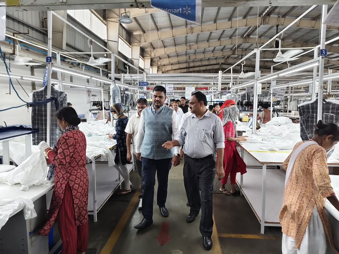 During the visit, we discussed about keys topics like, silk, handlooms, handicrafts and cotton farming. I urged the management to involve more women to strengthen #WomenEmpowerment initiatives of our government. Additionally, I highlighted the importance of boosting production