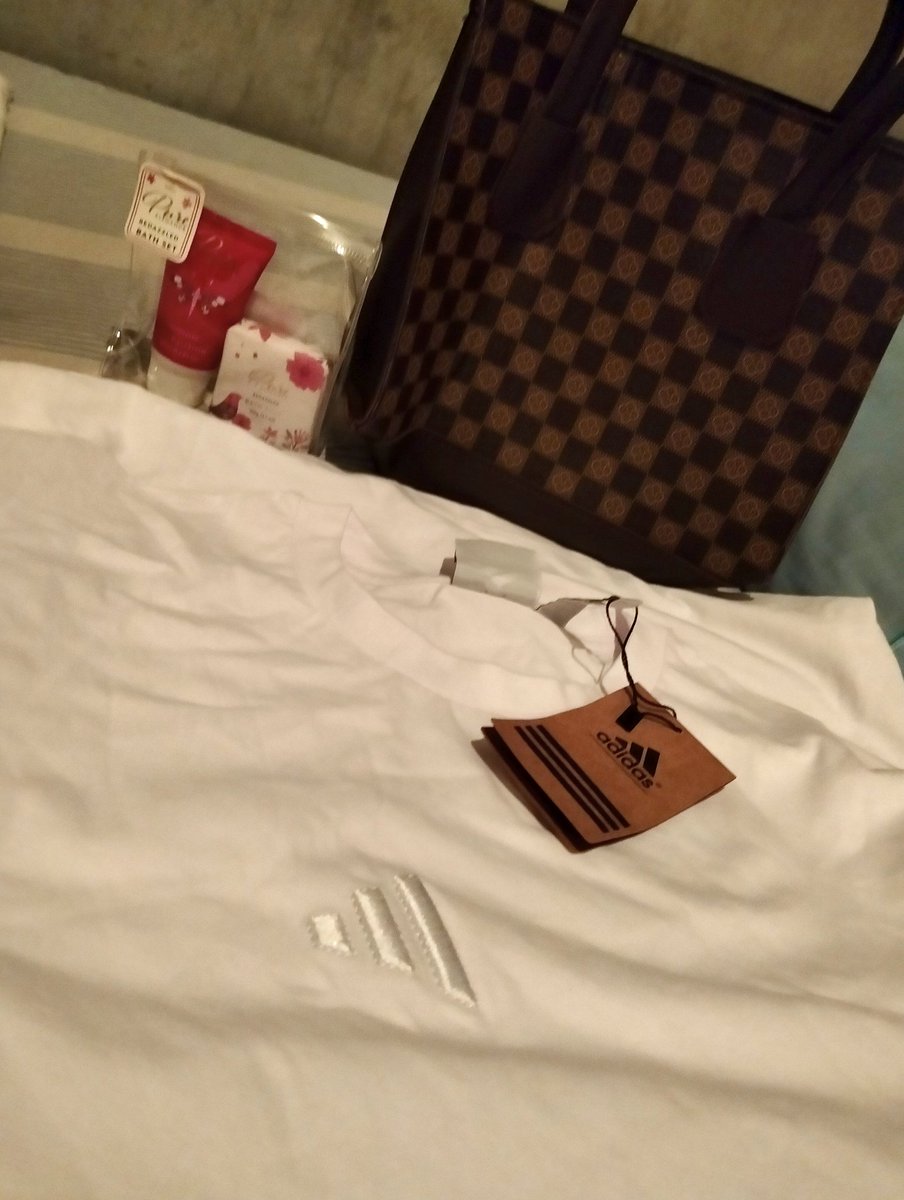 beberuths0512's tweet photo. Big thanks to all of you who greeted me and gave me a birthday present yesterday! 

Extending also my gratitude to my close friends who celebrated with me last night and made my day memorable. 

Thank you also to my family who prepared, cooked and packed all things up last night. https://t.co/c6U6Dv55Oj