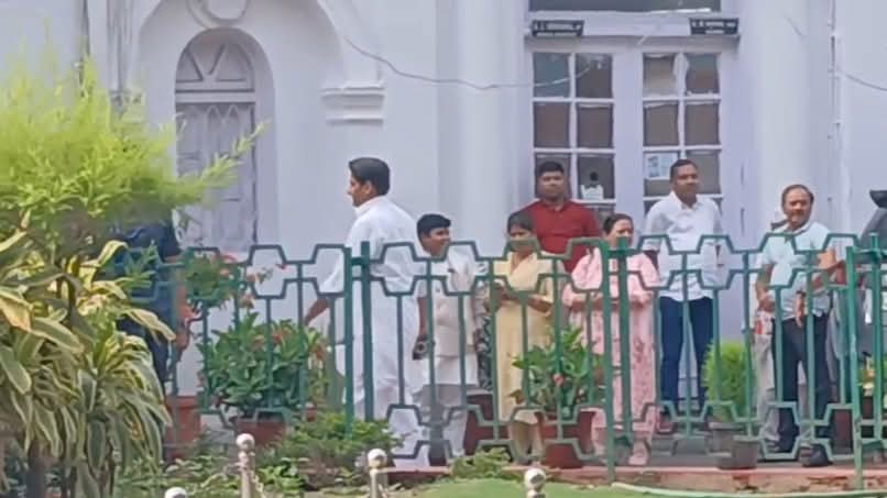 HaryanaKesari's tweet image. कांग्रेस CWC की बैठक के लिए सांसद दीपेंद्र हुड्डा पहुंचे कांग्रेस मुख्यालय।

@DeependerSHooda #CongressCWC #Congress #Haryana