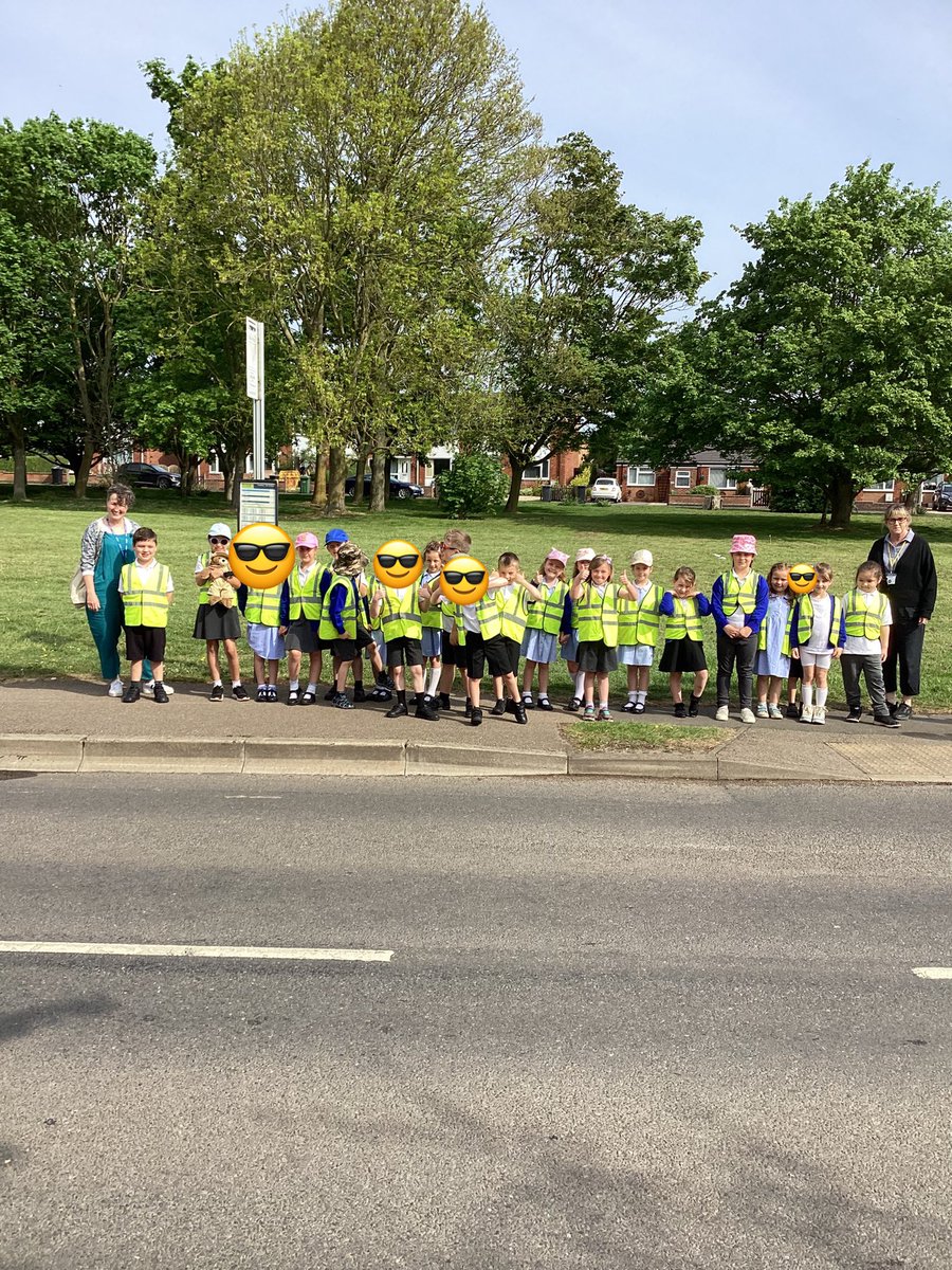 ClassHedgehogs's tweet photo. We had a lovely walk this morning looking at the human and physical features of Fiskerton  as part of our learning in geography. We finished with a trip to the play park for filling our responsibility jar. Well done Hedgehogs 🦔🌟 https://t.co/9MomN7nRB6