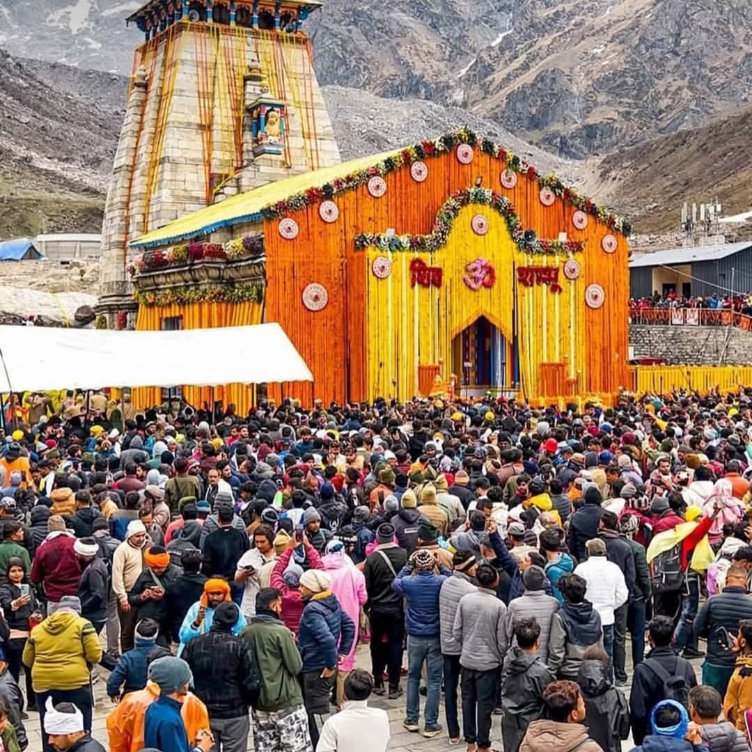 🔱 जय श्री केदारनाथ! 🚩 हर हर महादेव!

आज प्रातः काल शुभ मुहूर्त में भगवान शिव के पावन धाम बाबा केदारनाथ के कपाट वैदिक मंत्रोच्चार व भक्तिमय वातावरण में श्रद्धालुओं के दर्शन हेतु खोल दिए गए।

#KedarnathDham