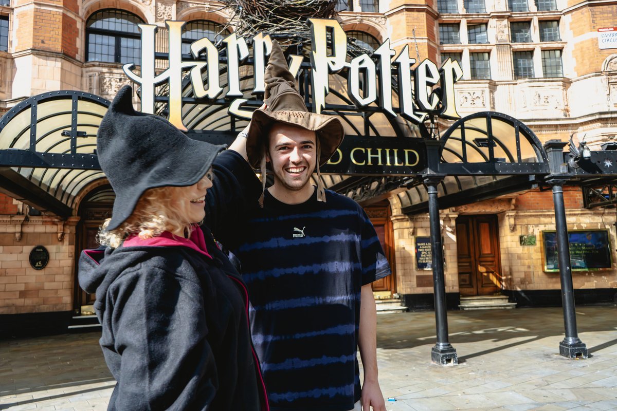 🪄⚡ Calling all witches, wizards, and even Muggles! Ready to apparate into the magical world of Harry Potter — right in the heart of London? 🇬🇧✨
🎟️ Book your spot now before they vanish faster than a Golden Snitch: loom.ly/HZ6hFVI
⚡ Expecto... Adventure!
#HarryPotter