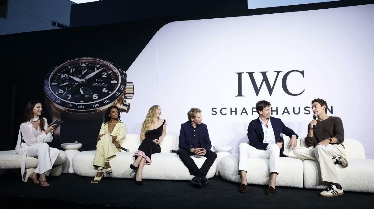 Ahead of the upcoming F1 movie release, sports presenter Immy Barclay moderated an exclusive panel discussion with Mercedes Team Principal, Toto Wolff and driver George Russell, actresses Kerry Condon and Simone Ashley, and producer Jerry Bruckheimer.

en.worldtempus.com/article/events…