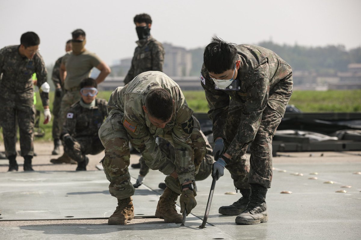 2INFDIV's tweet image. U.S. Army, U.S. Air Force, and the Republic of Korea Air Force personnel participated in a Rapid Airfield Damage Recovery training, including large crater repair, under contested conditions. The joint exercise enhances interoperability and ensures airfield operability.