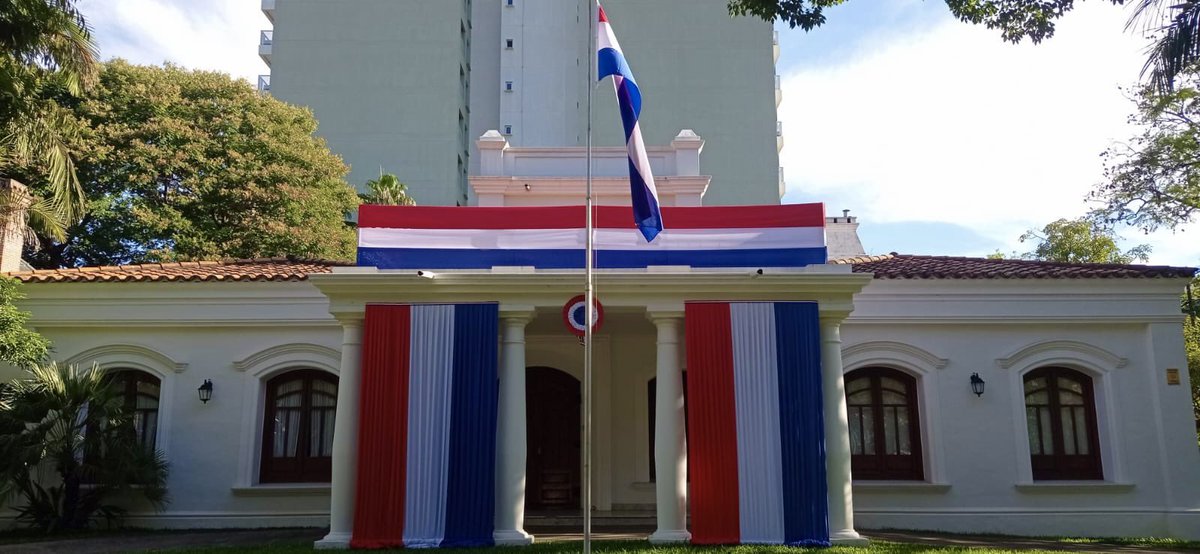 ConsulparRcia's tweet photo. Iniciamos el mes de Mayo, mes de la Independencia Nacional, 214 años de historia.
Engalanamos la sede Consular con nuestra hermosa bandera roja, blanca y azul; y las luces de los mismos colores para el realce nocturno,
en este
mes de la Patria. 🇵🇾
#ConsuladoPy #214 https://t.co/KXSy9nLfG5