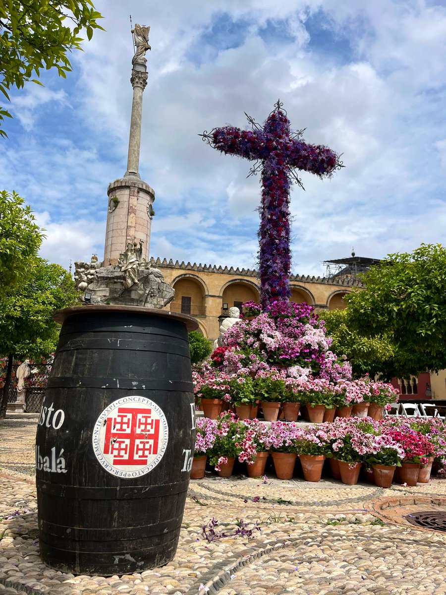 Este viernes 2 de mayo tendrá lugar la tercera jornada de Cruces de Mayo. ¡Os esperamos en la Plaza del Triunfo para disfrutar juntos!