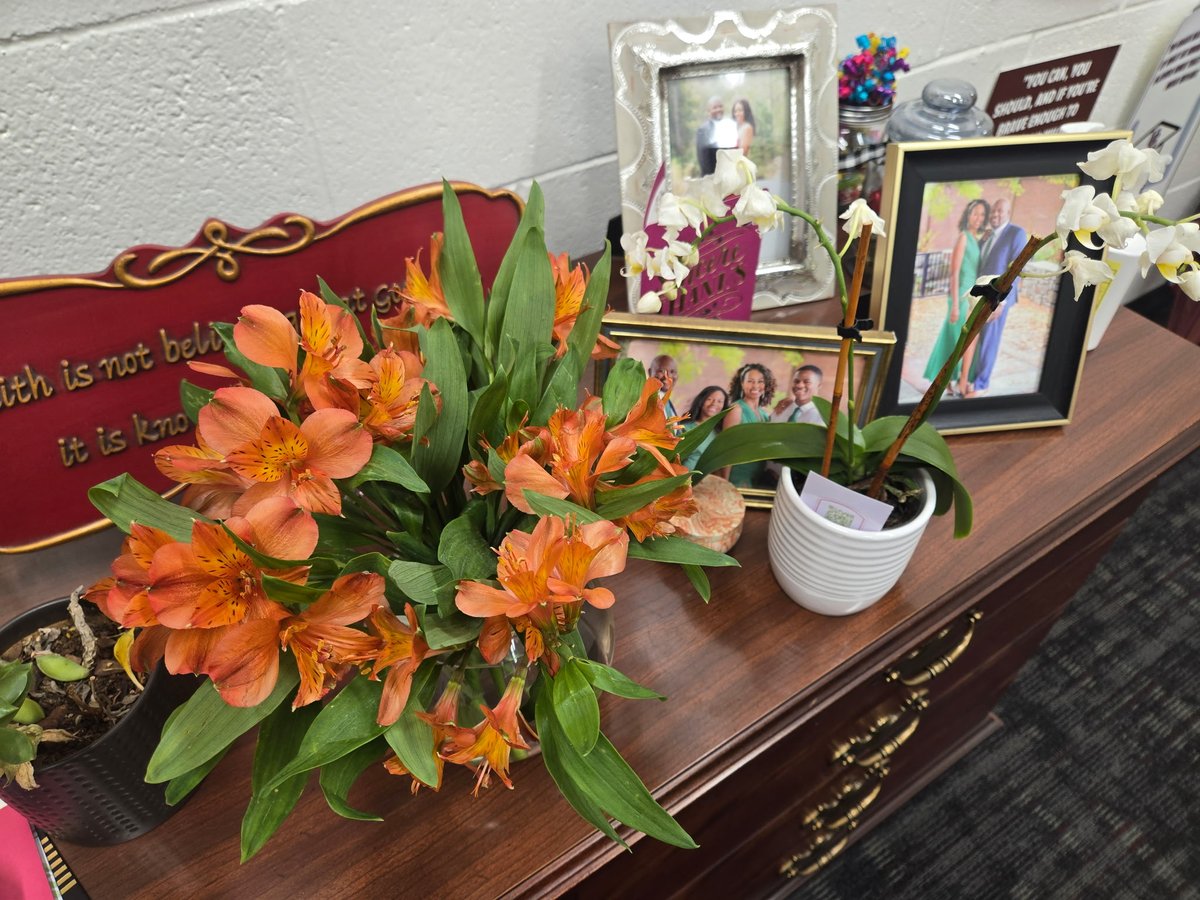 Dr. LaTonya K. Richards (@ughsprincipal) on Twitter photo What an amazing Principal's Day! Flowers, gift cards, and bags of my favorite things. I feel appreciated and loved! Thank you all! <a href="/UGHS_Wolverines/">Union Grove H.S.</a> What an amazing Principal's Day! Flowers, gift cards, and bags of my favorite things. I feel appreciated and loved! Thank you all! <a href="/UGHS_Wolverines/">Union Grove H.S.</a>