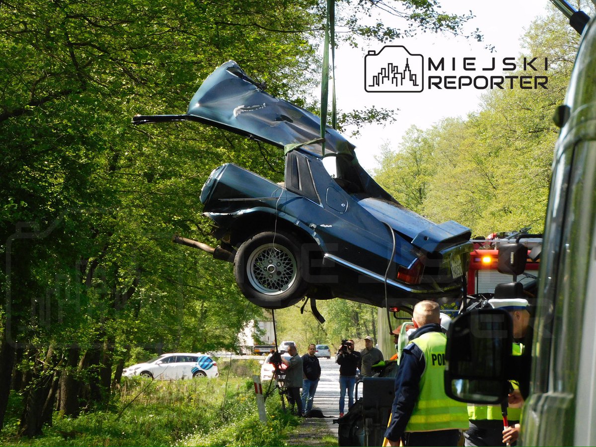MiejskiReporter's tweet photo. Tragiczny wypadek na DK50 w m. Tabor (pow. otwocki). Jaguar uderzył w drzewa. Zginęły dwie osoby. Wśród ofiar znany miliarder, jeden z najbogatszych Norwegów. Trwa ustalanie przyczyn i okoliczności wypadku. Więcej na https://t.co/R6Oc1eLk8Y #warszawa #norwey #hakon #olaisen https://t.co/1YY9mMk09A