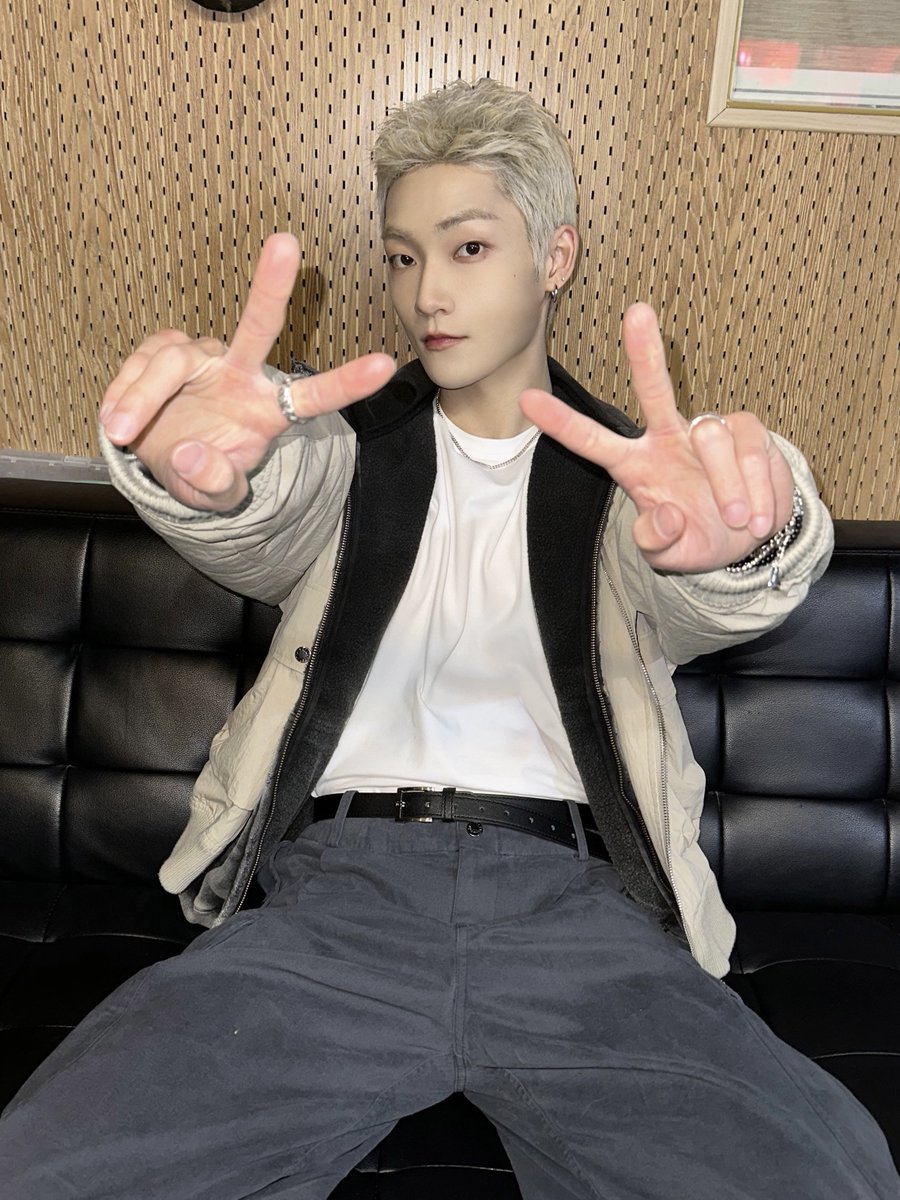 [📸] MC 비니 케빈의 숨겨져 있던 선배미를 발견할 시간👀 

youtu.be/SL252_l2_Mc
youtu.be/HLLMSq7jwxw

#THEBOYZ #더보이즈
#KEVIN #케빈