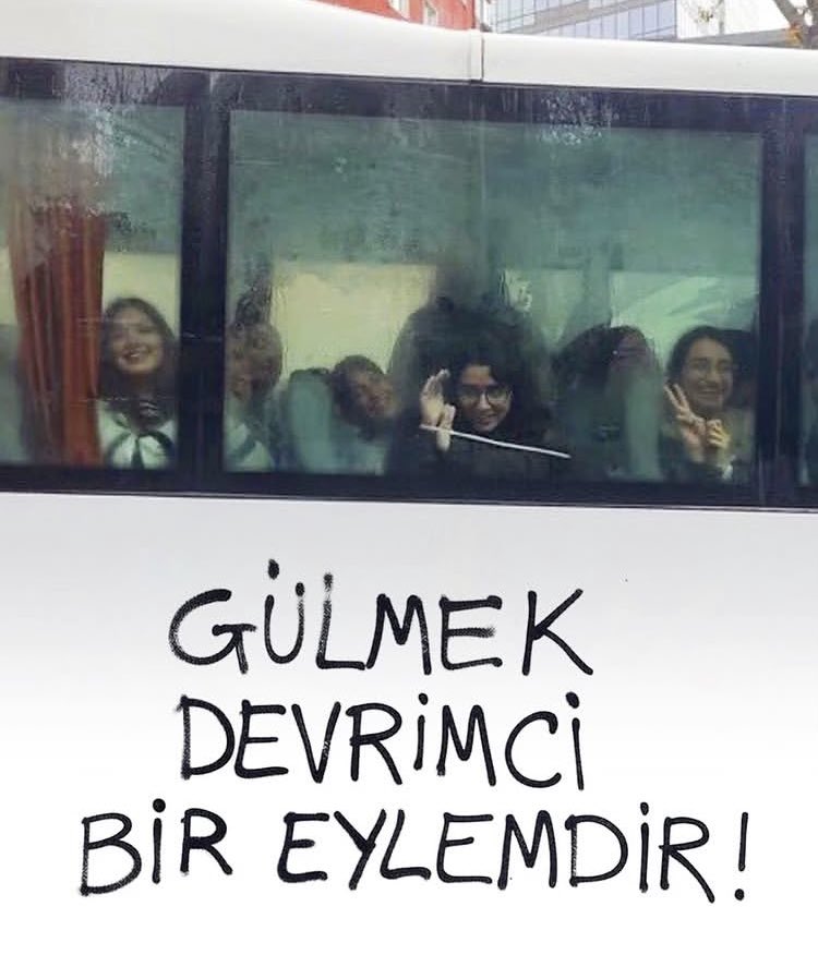 DevrimDeniz3406's tweet image. Gülünki kötüler gülmesin
Gülmek en çok devrimcilere yakışır
✌️✌️

#Devrimciler
#KademeMeydanlarda