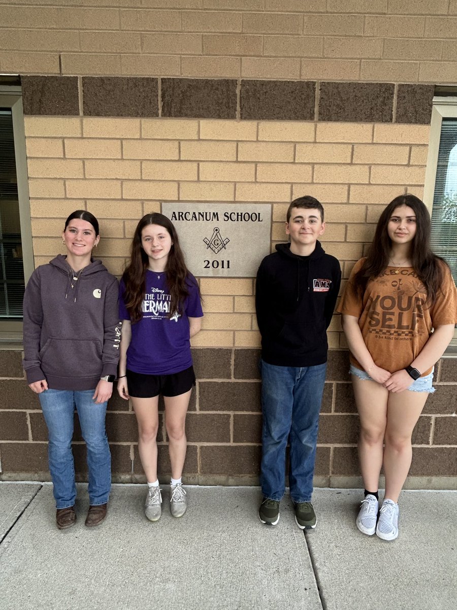 Congratulations to Isaac Wiant, Eden Gilbert, Katrina Baker, and Bellamy Hall who earned the honor of taking part in the Wreath Laying Ceremony at the Tomb of the Unknown Soldier in Washington DC, a very prestigious honor!