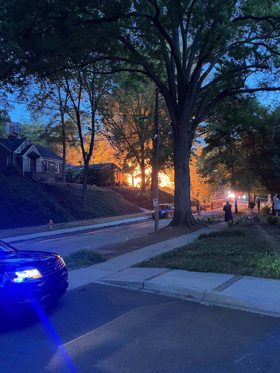 NickBuffo's tweet image. A neighbor shared photos of the house fire on Lombardy Circle in #Charlotte's Dilworth neighborhood. These photos were taken from earlier. 

@SpecNews1CLT