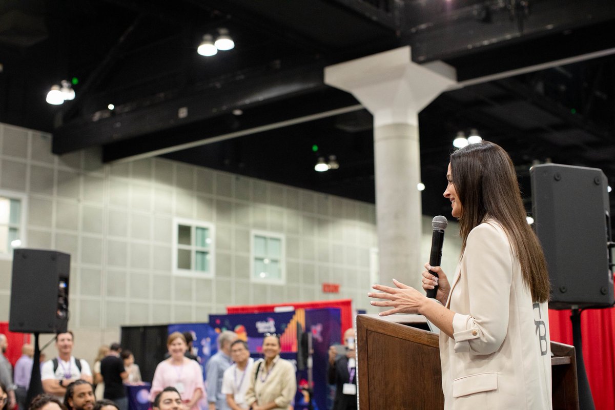 TheBusinessShow's tweet photo. Did someone say Miami? ✨🌴

We are under a week away from the largest business show in the USA at Miami Beach Convention Center. 

Haven’t got your ticket yet? 

Register below ⬇️

https://t.co/hvOJY9YI4U https://t.co/0nbN0ZXa75