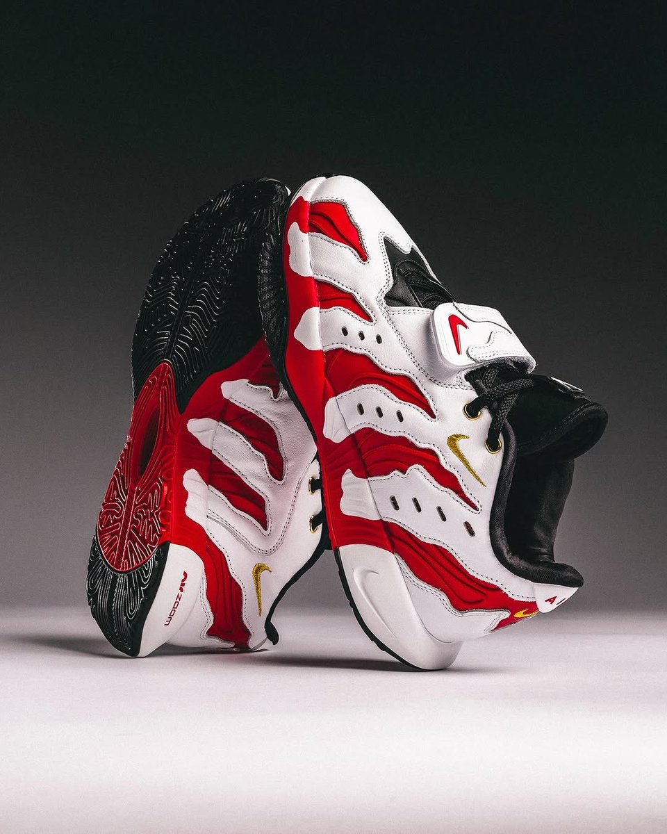 lebron sneakers foot locker