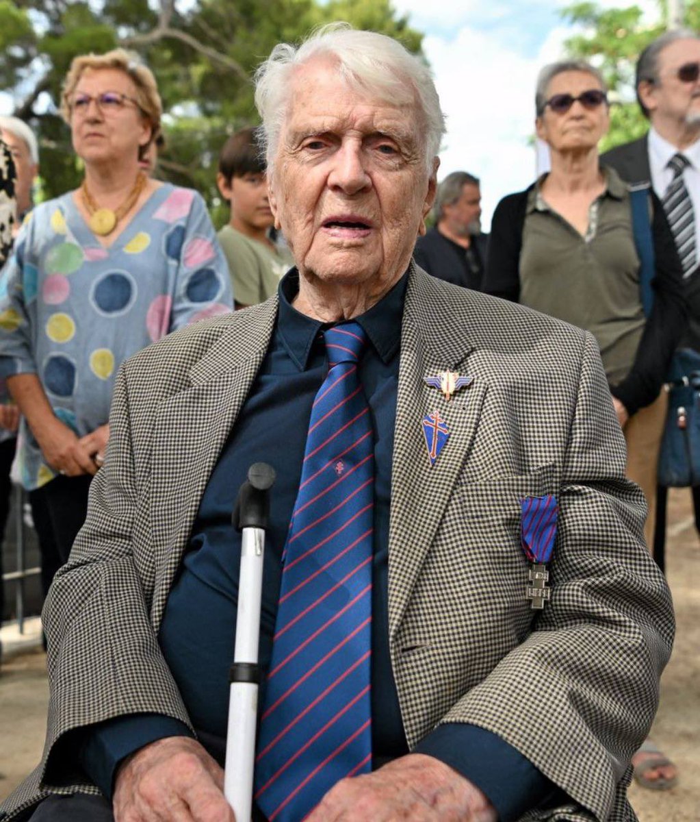 Jean-Louis Nedelec, l’un des tout derniers Français Libres, nous a quittés. En juin 1940, il traverse la Manche pour rejoindre l’Angleterre et répondre à l’appel du général de Gaulle. Un engagement précoce, un courage exemplaire, une vie de fidélité à la France libre.
Sa
