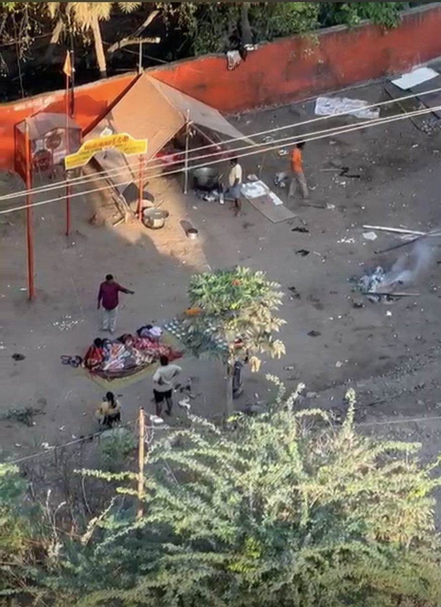 CastelRoyale's tweet photo. Unchecked expansion of encroachment, being enabled by corruption &amp; bureaucratic negligence! Urgent intervention needed! Help! Pincode 411020 @PMCPune @SidShirole @mohol_murlidhar @MirrorPune @PuneCityPolice @lokmat @ChaloPmc @CPPuneCity @pulse_pune https://t.co/PPMYyoyzse