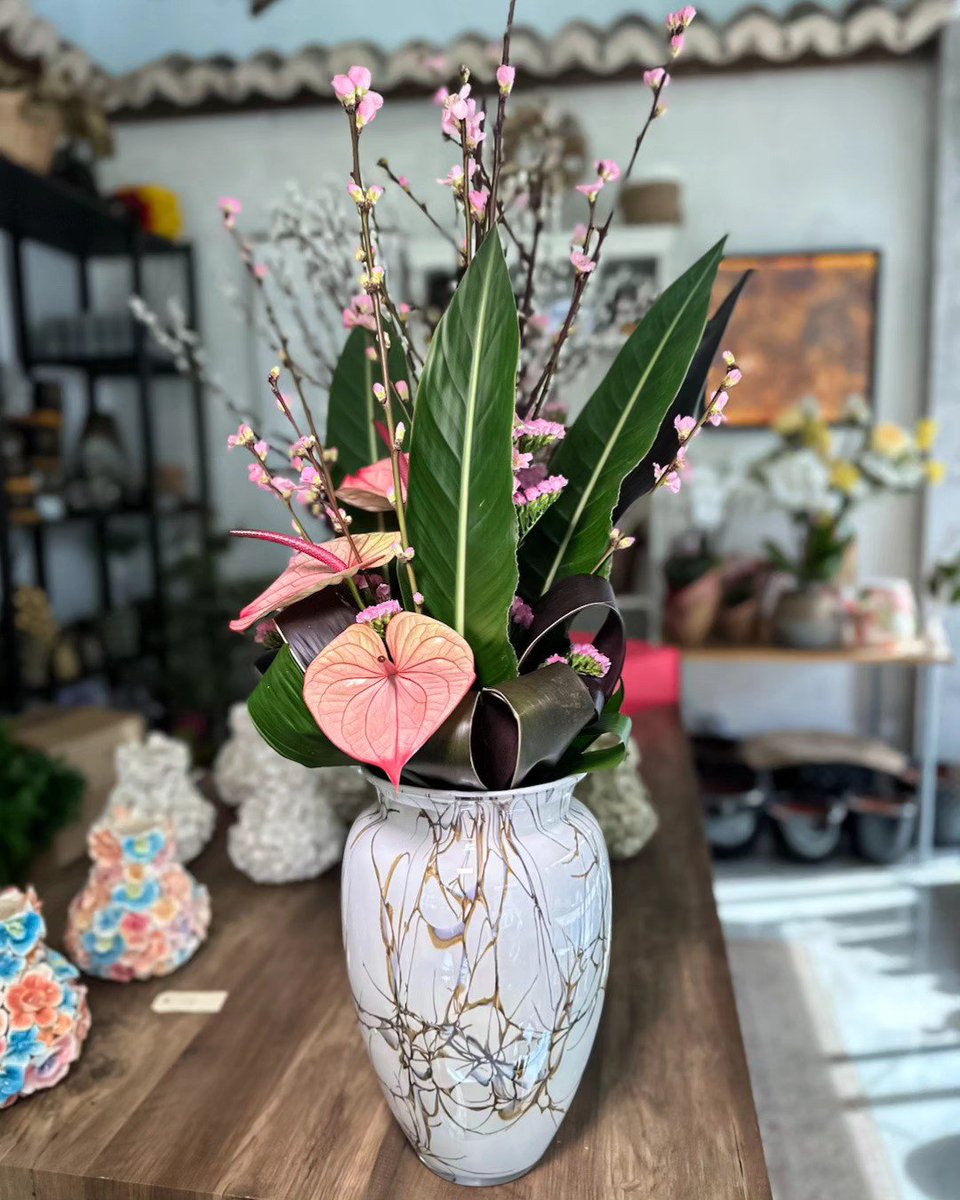 🌸 El domingo será el Día de la Madre... y no hay mejor forma de decir “te quiero” que con flores. ✨ En Casa de las Flores, en Centro Plaza, encontrarás el ramo perfecto. Nosotros ya tenemos el nuestro 💖

Felicidades a todas las madres. Sois, sin duda, lo mejor del mundo. 💐