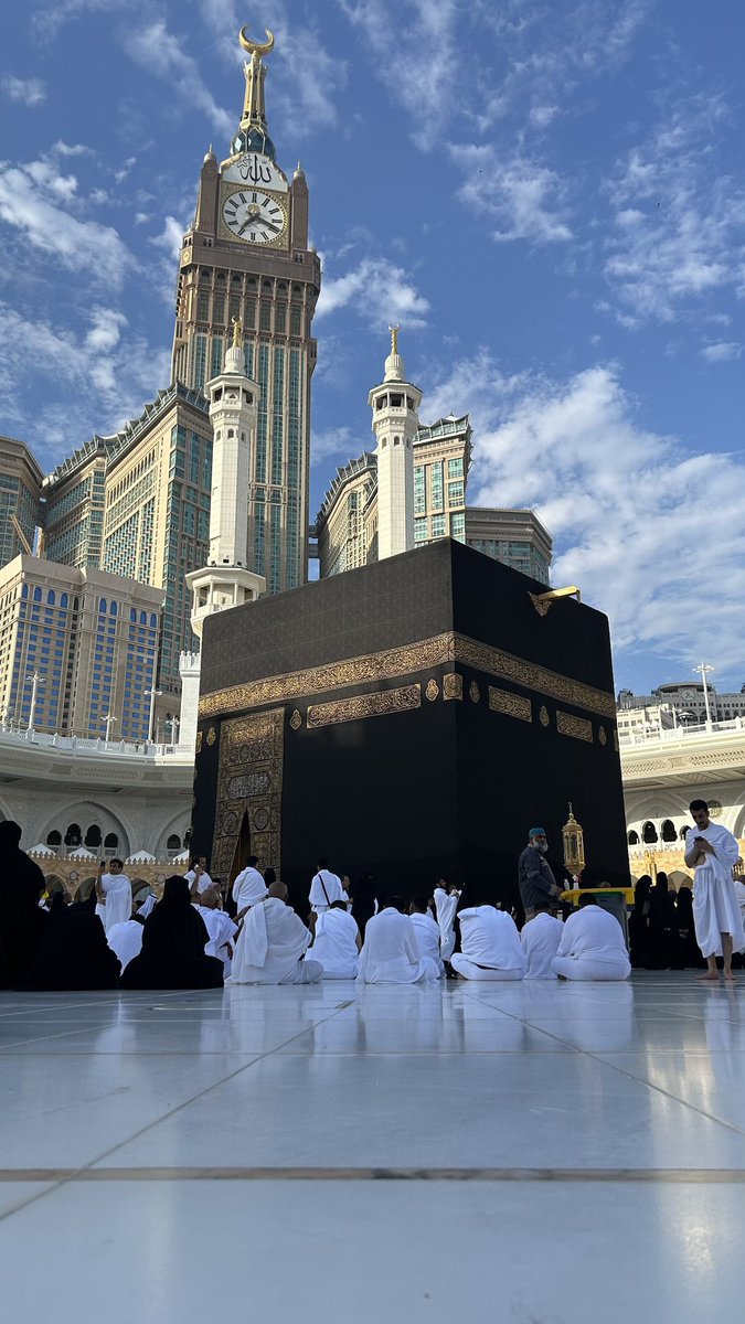 HolyMakkah01's tweet photo. میں تیرے حسن کو دیکھوں یا تجھ سے بات کروں🤍 https://t.co/HM02p2pjrJ