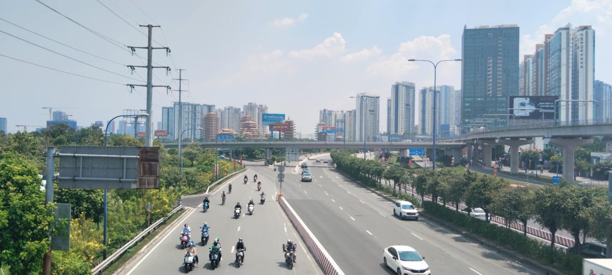 SocratesI's tweet image. Been living in Vietnam again for a year now. Can get plenty of thinking time. Full summer now so 36 C every day. #writing #viet