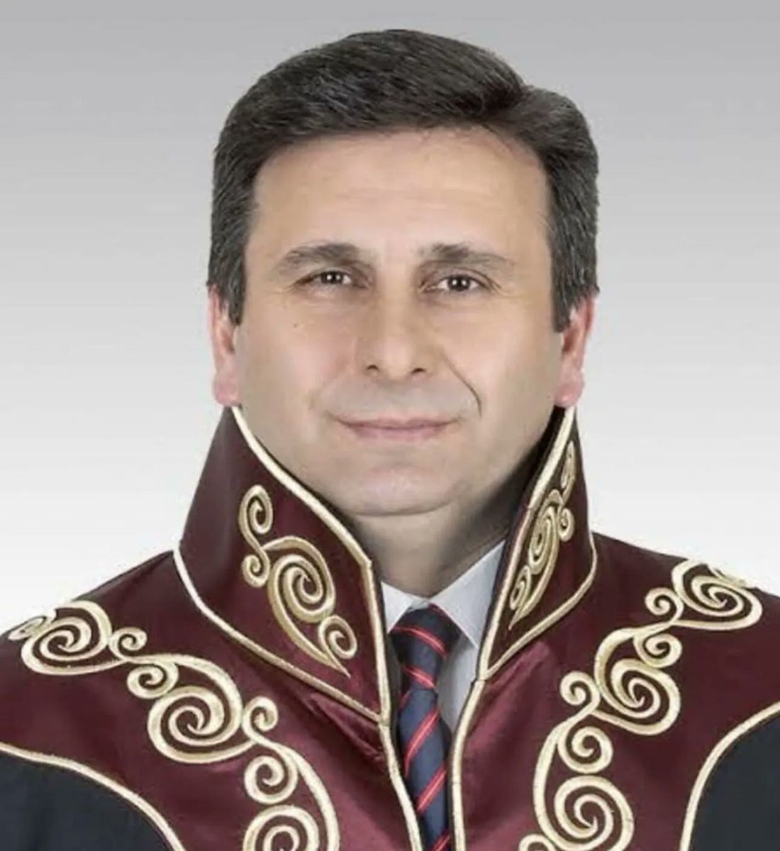 "KİMSE BEN İYİ YARGICIM DEMESİN, HEPİMİZ SINIFTA KALDIK, YARGIYA GÜVEN SORUNU VAR"

Kartalkaya yangınında oğlu Yiğit'i kaybeden Danıştay 9. Daire Başkanı Abdurrahman Gençbay'ın, yangını araştırmak için kurulan Meclis Araştırma Komisyonu’nun 13. toplantısında yaptığı konuşma: