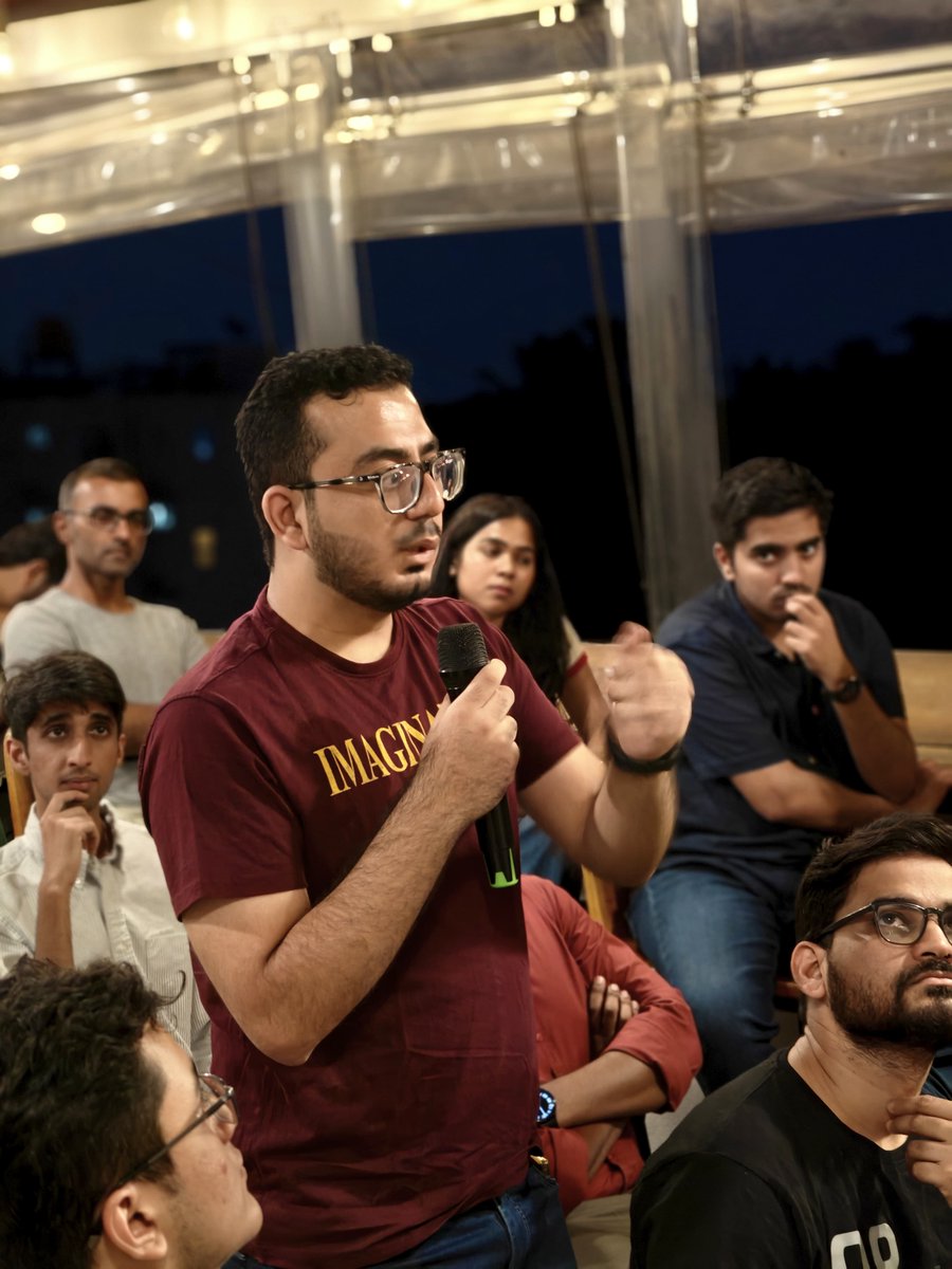 dsh_india's tweet image. From idea to impact → fundraising truths → what angels really look for 👀

Last week at DSH, we hosted Subhadeep Mondal (2.2 Club) for a 🔥 fireside chat, right before the eChai Demo Day!

Raw insights, real pitches, and startup magic. 

#startups #DemoDay