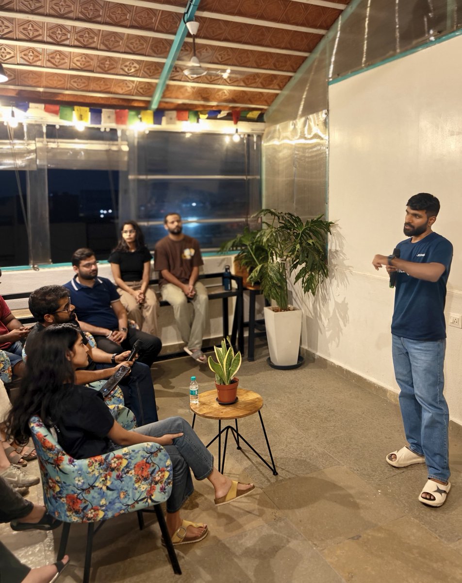 dsh_india's tweet image. From idea to impact → fundraising truths → what angels really look for 👀

Last week at DSH, we hosted Subhadeep Mondal (2.2 Club) for a 🔥 fireside chat, right before the eChai Demo Day!

Raw insights, real pitches, and startup magic. 

#startups #DemoDay