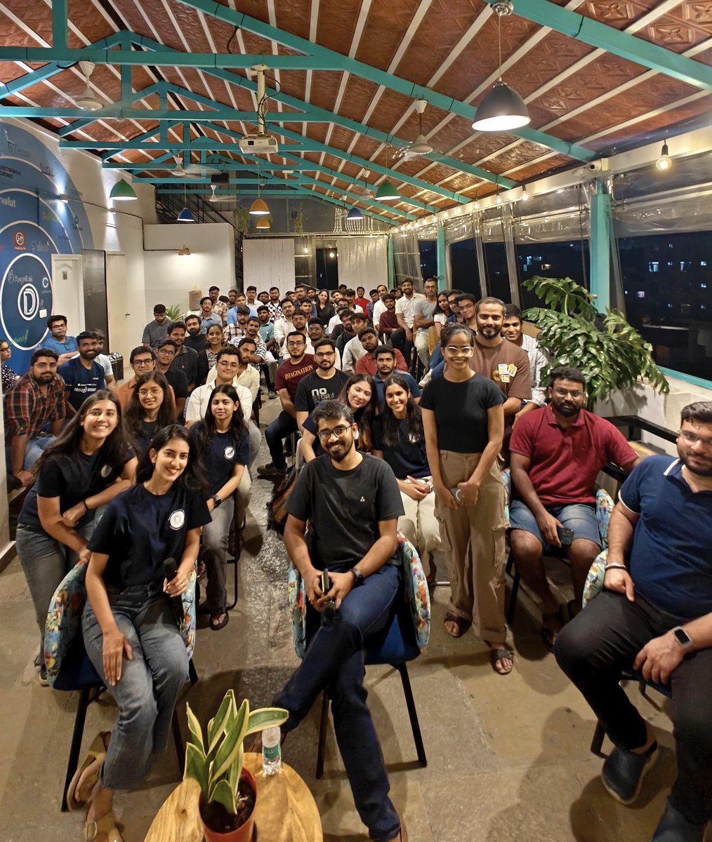 dsh_india's tweet image. From idea to impact → fundraising truths → what angels really look for 👀

Last week at DSH, we hosted Subhadeep Mondal (2.2 Club) for a 🔥 fireside chat, right before the eChai Demo Day!

Raw insights, real pitches, and startup magic. 

#startups #DemoDay