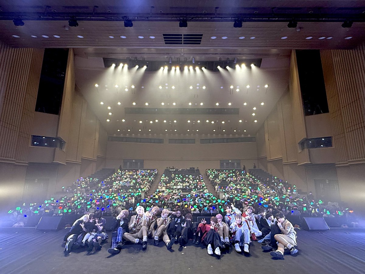 DMONSTER_info's tweet photo. DMONSTER vol.5 東名阪ツアー大阪公演day1ありがとうございました🦖

明日も同じく大阪国際交流センター 大ホールで開催！！

当日券は5/3(土)0:00から販売開始！
https://t.co/42RuqqvIFE

#DMONSTER https://t.co/tfIN7ZYA5F