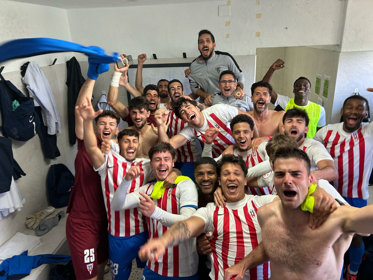 El Partido de la Una (@partidodelauna) on Twitter photo Hoy hemos charlado en <a href="/PartidodelaUna/">El Partido de la Una</a> con el capitán del <a href="/CDCMOSCARDO_com/">CDC Moscardó</a> <a href="/JulioCidoncha/">Julio Cidoncha</a>. El domingo cierran la Liga en Guadalajara. Si ganan o igualan el resultado del Real Madrid C, evitan la promoción de descenso y se quedan en 2ª RFEF en su primera temporada tras el ascenso. Hoy hemos charlado en <a href="/PartidodelaUna/">El Partido de la Una</a> con el capitán del <a href="/CDCMOSCARDO_com/">CDC Moscardó</a> <a href="/JulioCidoncha/">Julio Cidoncha</a>. El domingo cierran la Liga en Guadalajara. Si ganan o igualan el resultado del Real Madrid C, evitan la promoción de descenso y se quedan en 2ª RFEF en su primera temporada tras el ascenso.