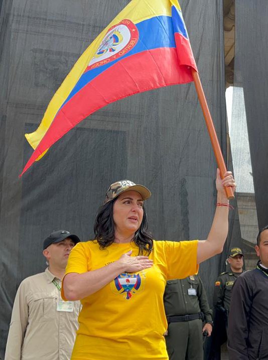 No tengan duda. Petro se irá el 7 de agosto de 2026. Trabajaremos para impedir que haga lo que le venga en gana. Somos millones gritando "Fuera Petro".

Colombia no le pertenece a los narcos y guerrillas. Los buenos somos más y de la mano de Dios.